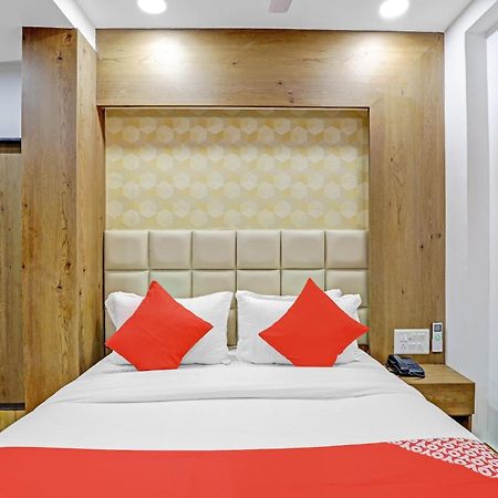 Hotel O R S Palace Ahmedabad Ngoại thất bức ảnh