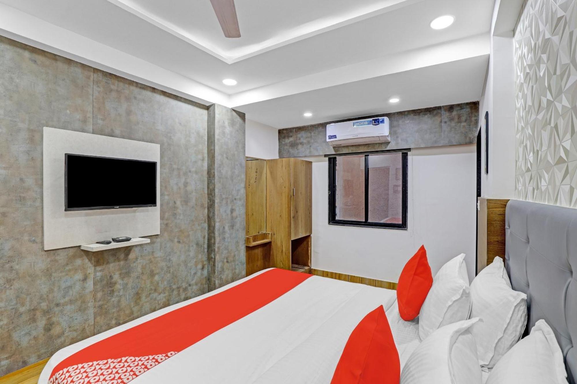 Hotel O R S Palace Ahmedabad Ngoại thất bức ảnh