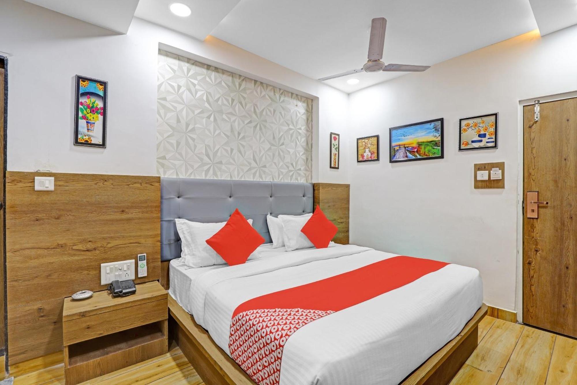 Hotel O R S Palace Ahmedabad Ngoại thất bức ảnh