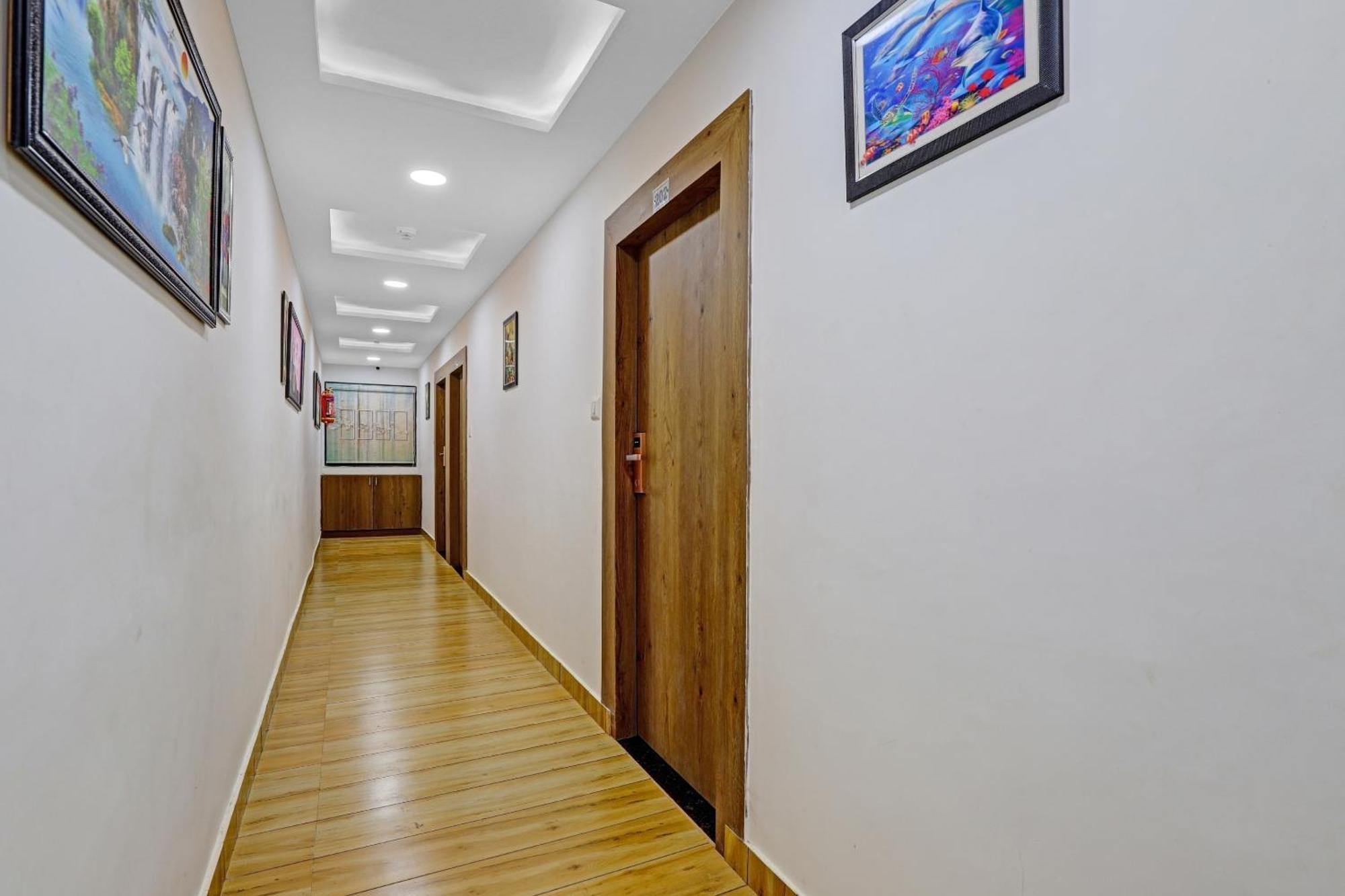 Hotel O R S Palace Ahmedabad Ngoại thất bức ảnh