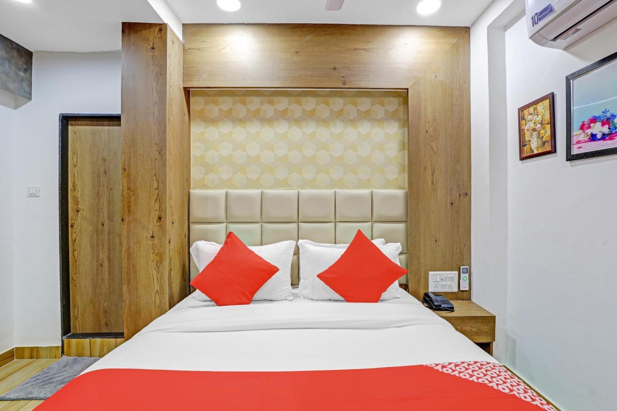 Hotel O R S Palace Ahmedabad Ngoại thất bức ảnh