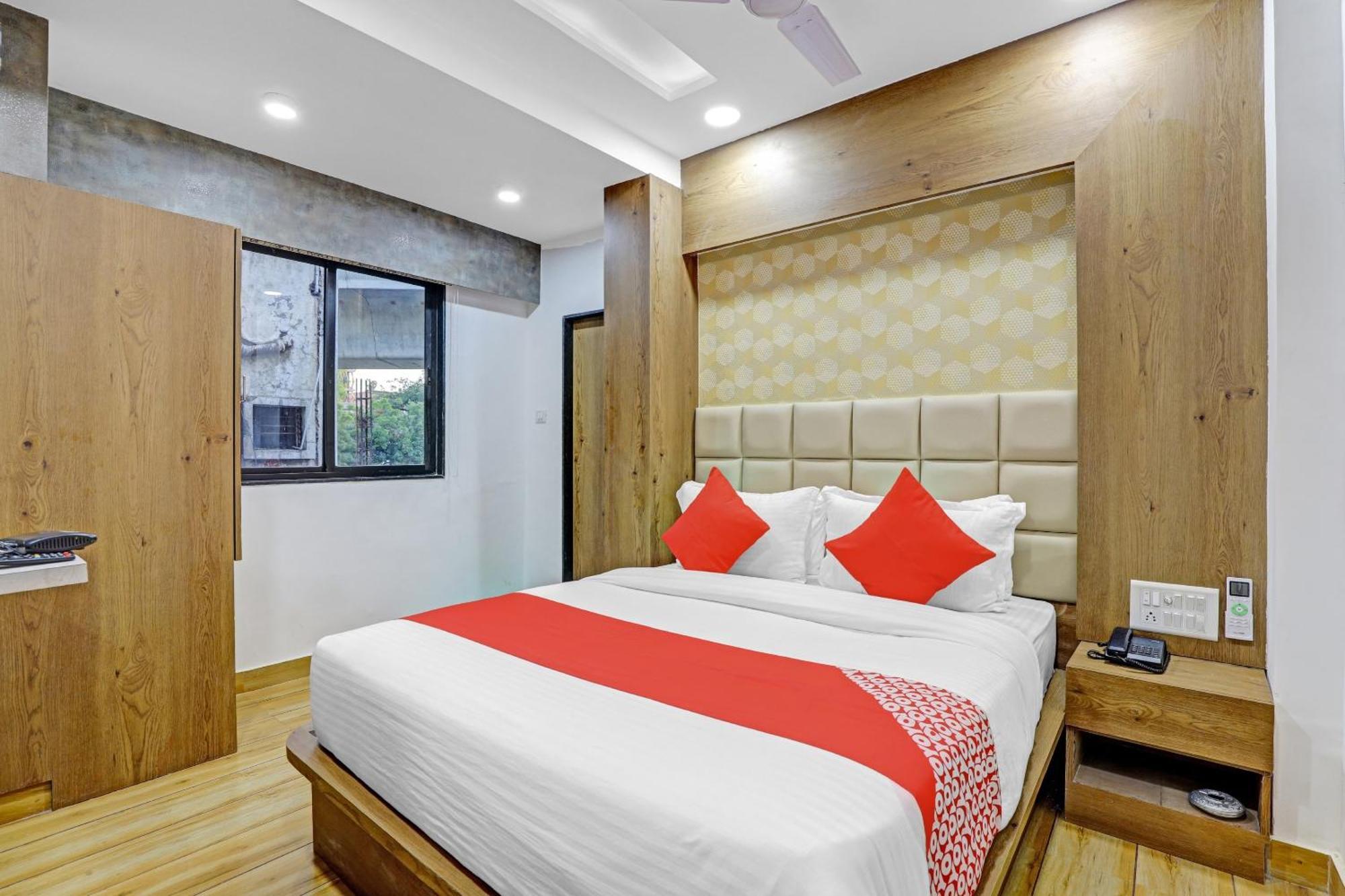 Hotel O R S Palace Ahmedabad Ngoại thất bức ảnh