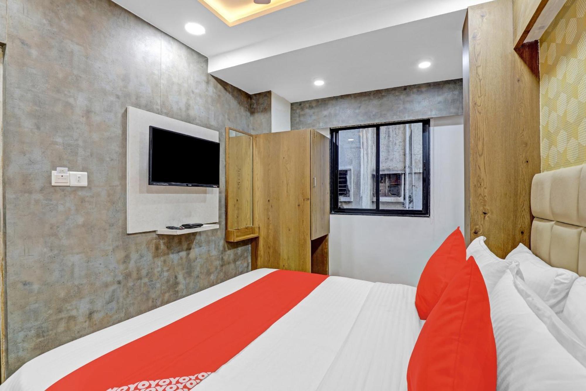 Hotel O R S Palace Ahmedabad Ngoại thất bức ảnh
